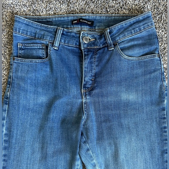 Lee Women’s Classic Fit Jeans Pre-loved and good condition - Picture 2 of 10
